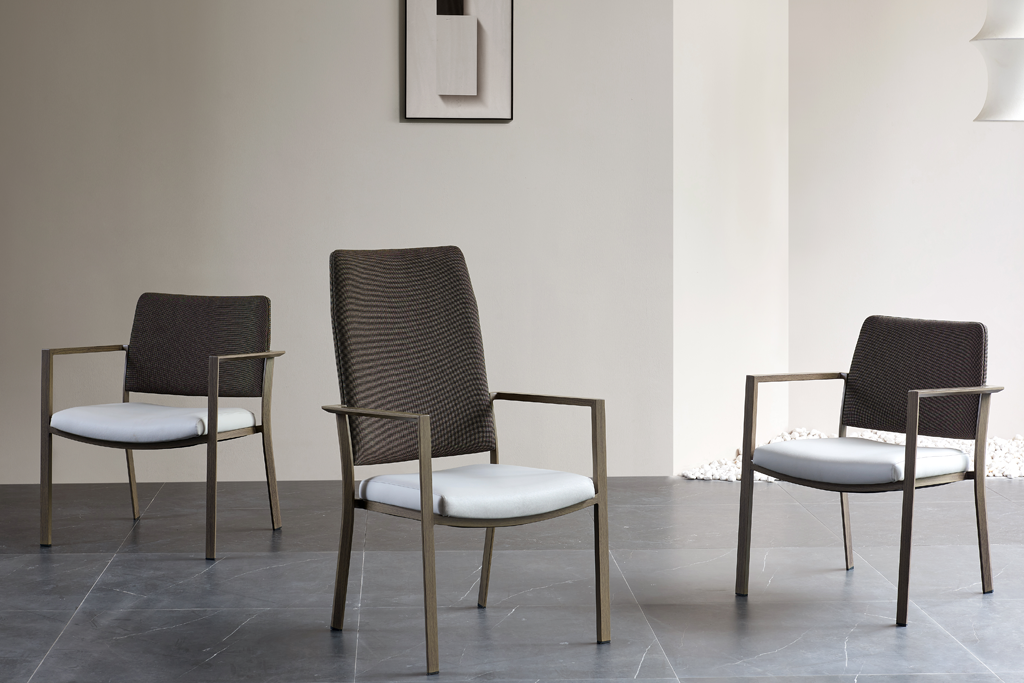 Zašto birati metalne stolice za starije životne zajednice? 1