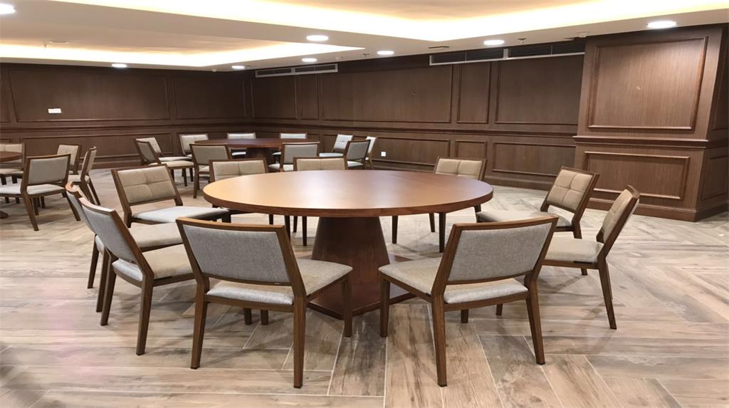 Verbessern Sie Stil und Komfort mit Senioren -Essstühlen 1