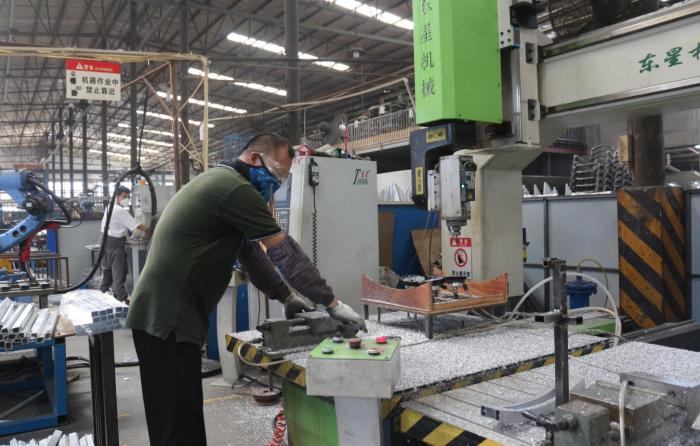 Yumeya мебел-Професионализмот ве одржува конкурентни! 2