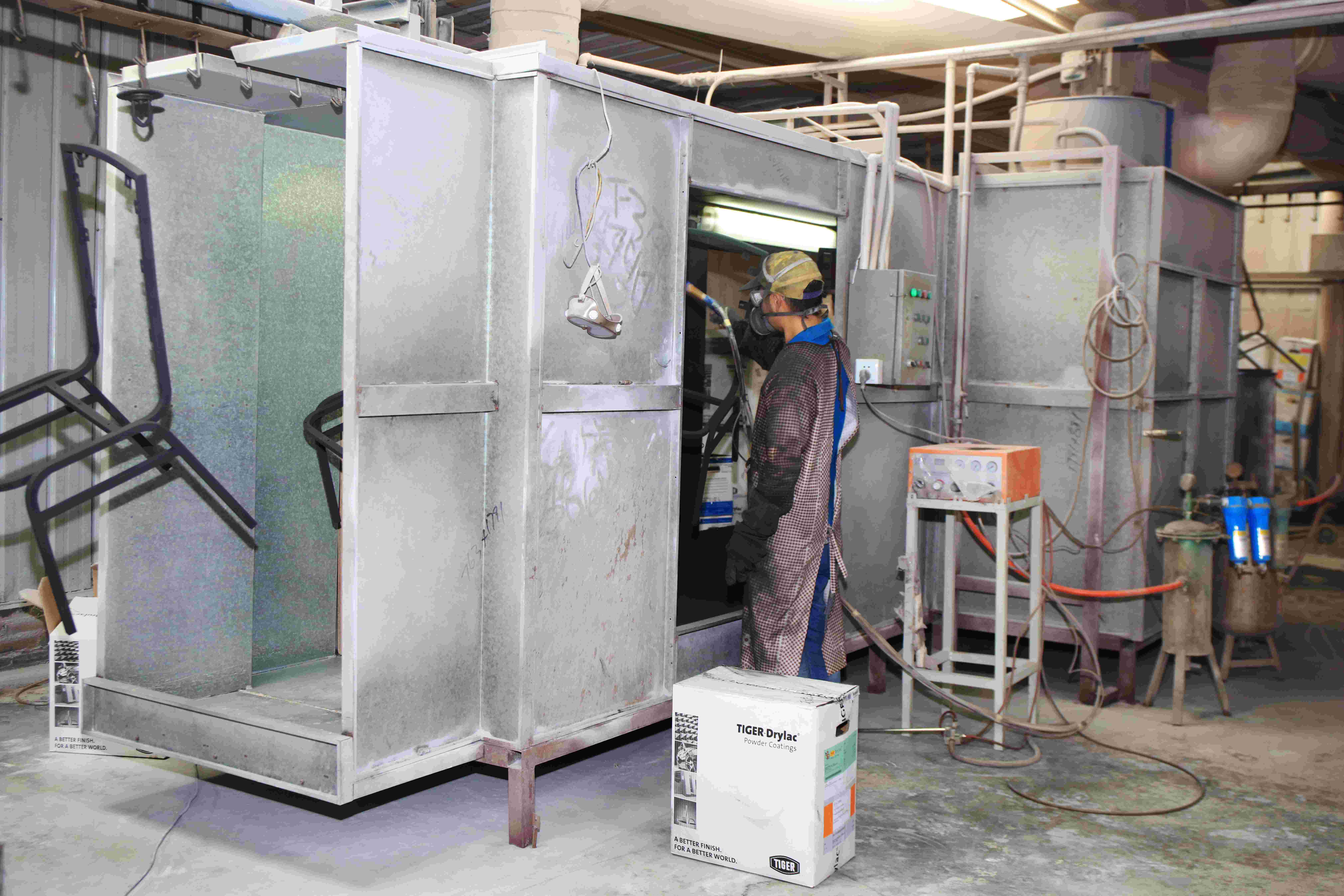 Yumeya use Tiger Powder Coat to get a clear and durable wood grain 1