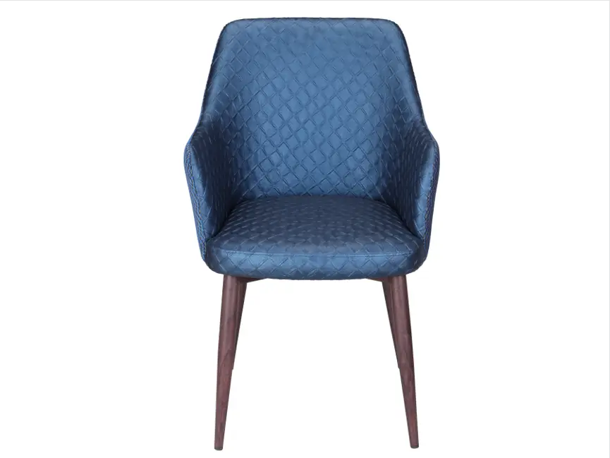 Big Wedding Chair: Creating a Regal Atmosphere 1